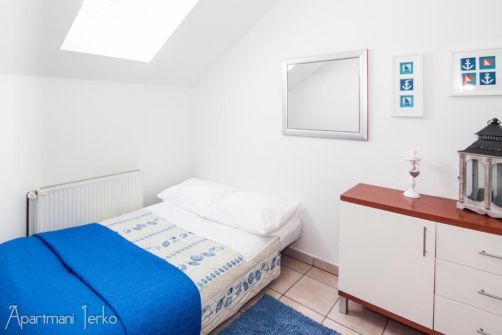 Apartments Jerko Примоштен Экстерьер фото