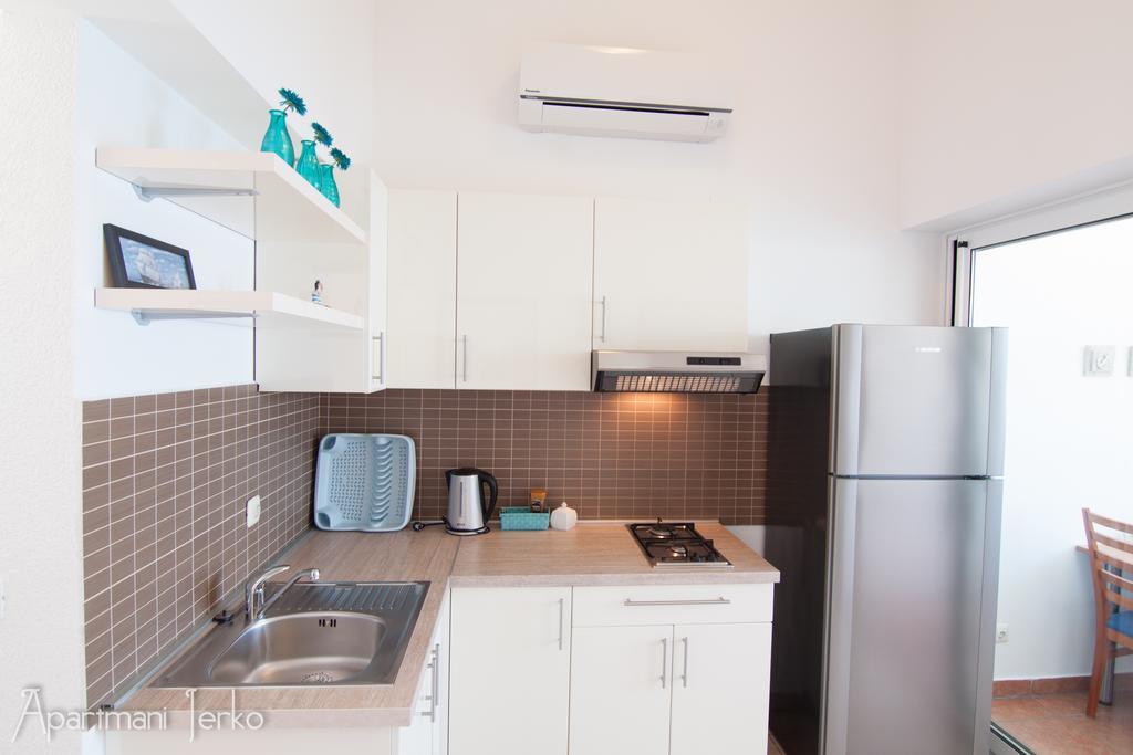 Apartments Jerko Примоштен Экстерьер фото