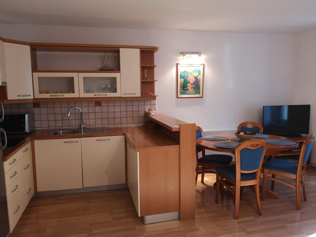 Apartments Jerko Примоштен Экстерьер фото
