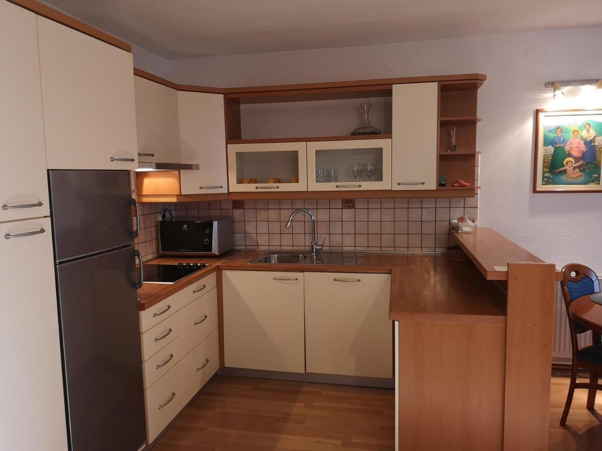 Apartments Jerko Примоштен Экстерьер фото